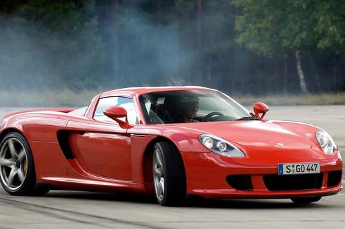 Chiếc Porsche mới cứng phải 'nằm nhà' cả năm vì lỗi