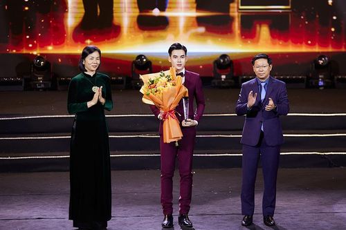Lựa chọn và gắn bó với con đường gian nan khổ luyện