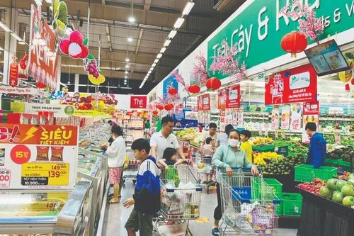 Hàng hóa dồi dào, chờ khách sắm tết