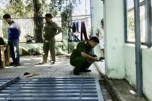 Sơn La: Bé gái bị cánh cổng nhà hàng xóm đổ vào người tử vong