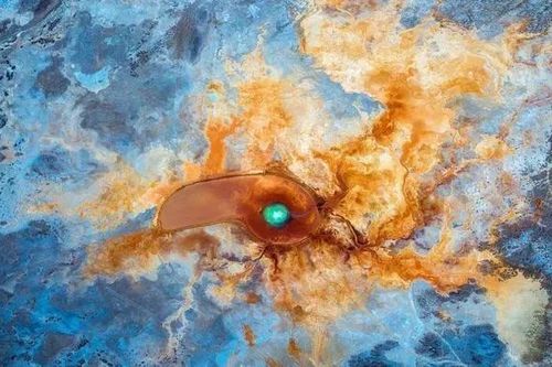 Giật mình 'mắt quỷ' khổng lồ, nghìn năm sôi sục giữa sa mạc