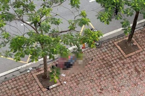 Hà Nội: Đôi nam nữ đi xe máy tự ngã, 1 người tử vong
