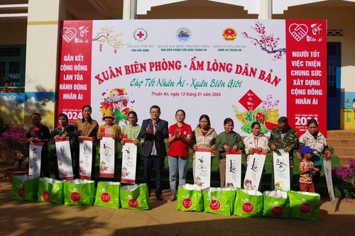 Đầm ấm Xuân Biên phòng trên khắp nẻo biên cương