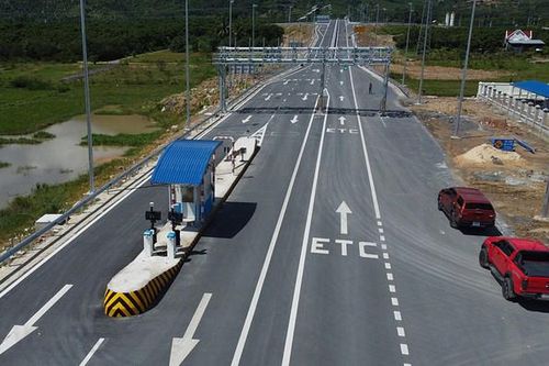 Bỏ barie đầu vào trạm thu phí tại hai cao tốc Nha Trang - Cam Lâm và Cam Lâm - Vĩnh Hảo