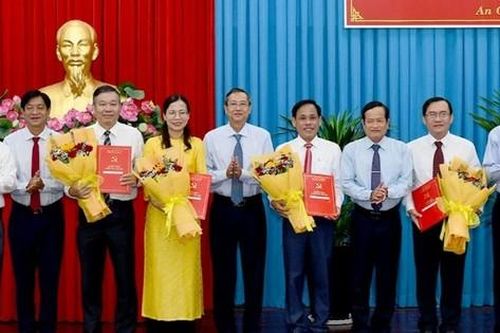 An Giang công bố loạt quyết định về công tác cán bộ