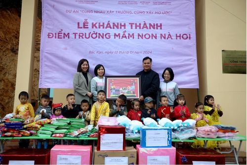 Cục Truyền thông CAND 'chắp cánh ước mơ' cho học sinh vùng sâu