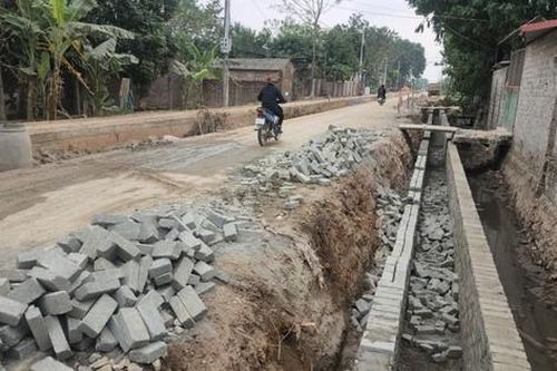 Kiểm tra ngay tuyến đường bị phản ánh thi công không đảm bảo an toàn ở Chương Mỹ