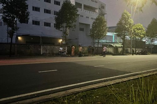 Nam thanh niên tử vong sau cú tông mạnh vào cây xanh