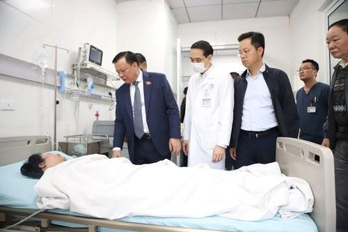Bí thư Thành ủy Hà Nội thăm hỏi, động viên nạn nhân vụ cháy tiệm hoa khiến 4 người tử vong