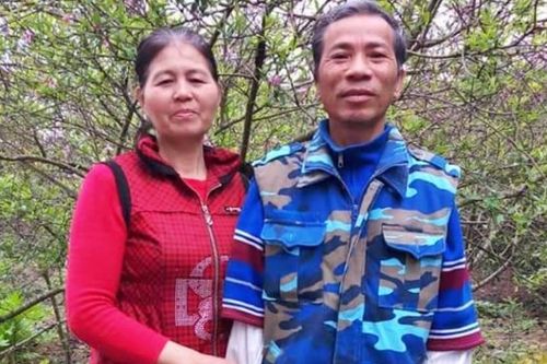 Vợ người đàn ông có móng tay dài 1m: 'Người ta nói tôi phải hầu chồng vất vả'