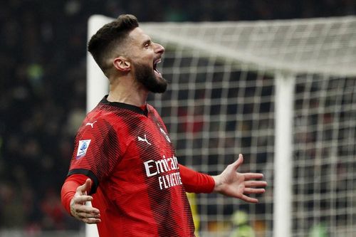 AC Milan khiến thầy trò HLV Mourinho ôm hận