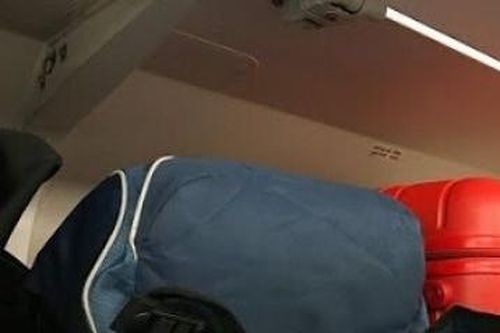 Truy tố hành khách nước ngoài móc trộm tiền trên máy bay của Vietnam Airlines
