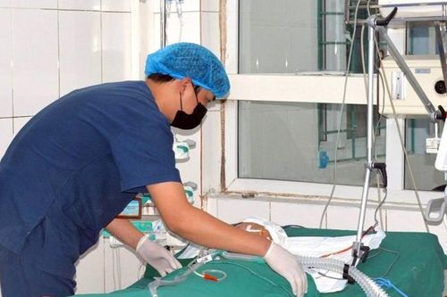 Học sinh lớp 9 bị đánh hội đồng đến chấn thương sọ não