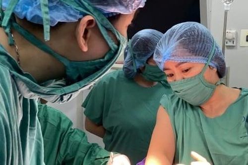 Huy động máu cứu sống cô gái 25 tuổi tự phá thai tại nhà
