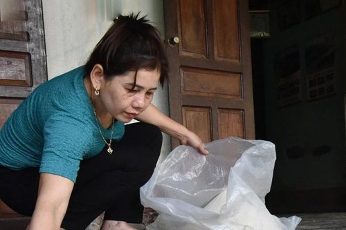 Theo chồng về Nghệ An, cô gái Quảng Bình truyền nghề làm nón lá cho bà con