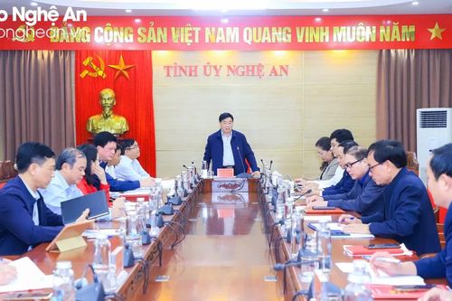 Thường trực Tỉnh ủy Nghệ An giao ban với các cơ quan tham mưu, giúp việc
