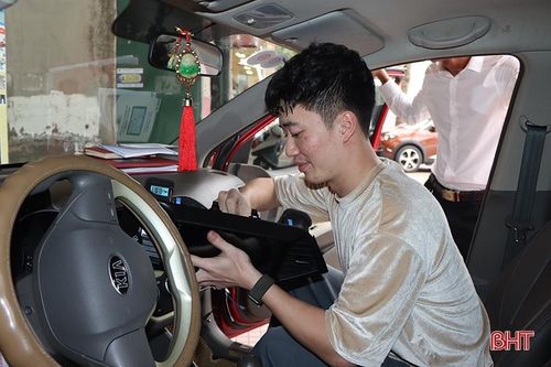 Tết cận kề, cơ sở tân trang 'xế hộp' ở Hà Tĩnh vẫn 'ngóng' khách