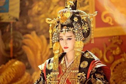 Viên Thiên Cương phán Ngũ hầu tử sẽ lật đổ Võ Tắc Thiên, Địch Nhân Kiệt không tin nhưng sau 15 năm, mọi tiên đoán đều trở thành sự thật