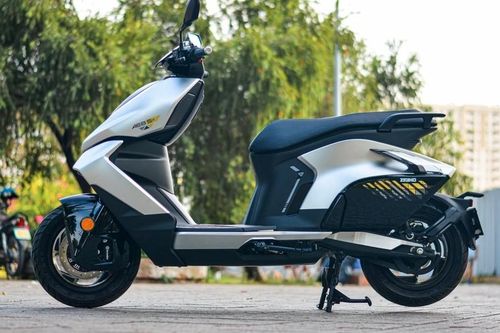 Cận cảnh xe máy điện Trung Quốc giá 145 triệu: Phanh Brembo, có số lùi