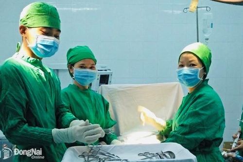 Theo đuổi ngành y để trả nợ đời