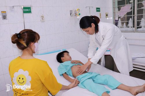 Tai nạn hy hữu: Bé trai 9 tuổi bị thủng dạ dày, ruột non do ngã xe đạp