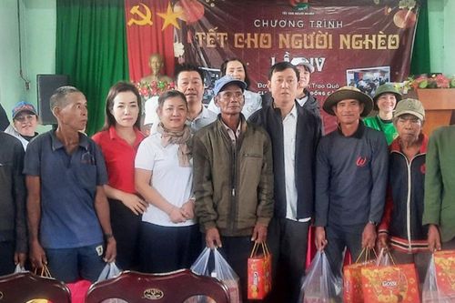 Trên 250 suất quà Tết tặng đồng bào nghèo, khó khăn huyện Chư Pưh và Kông Chro