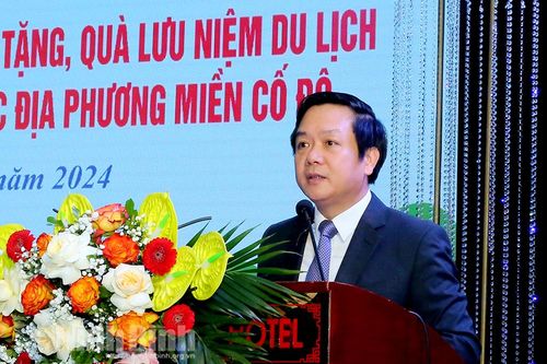 Đồng chí Chủ tịch UBND tỉnh phát biểu bế mạc Hội thảo 'Phát triển các sản phẩm cho thị trường quà lưu niệm, quà tặng du lịch mang tính chuyên nghiệp, độc đáo, bản sắc địa phương miền Cố đô'