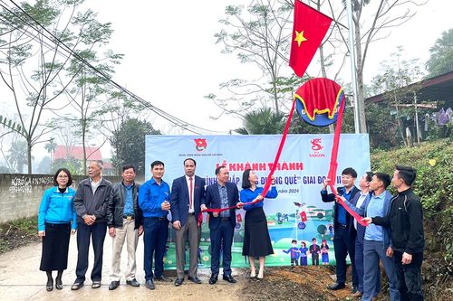Khánh thành công trình 'Thắp sáng đường quê'