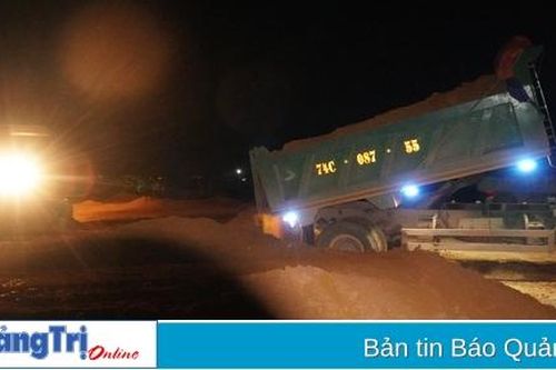 Xuyên đêm thi công các khu tái định cư cao tốc Vạn Ninh - Cam Lộ