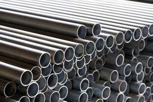 Một công ty thép báo lãi chỉ bằng hơn một nửa cùng kỳ