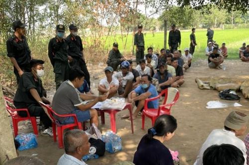 Phá trường gà 'di động' vùng biên