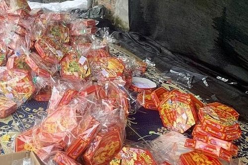 Phát hiện cơ sở sản xuất mứt Tết giả số lượng lớn