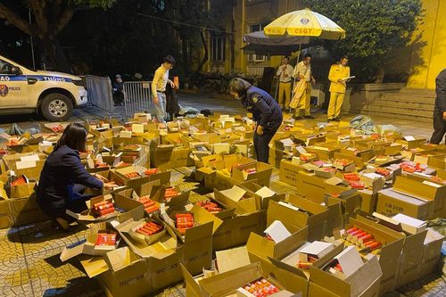 Tạm giữ hơn 18.000 'sản phẩm hình trụ tròn' nghi là pháo