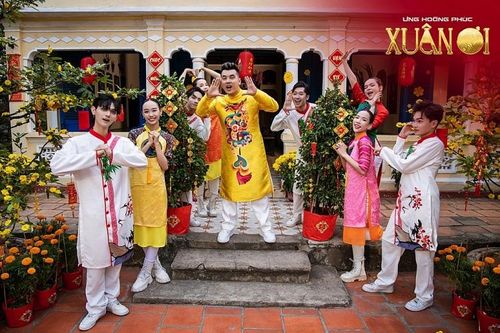Ưng Hoàng Phúc khoe vũ đạo trong MV Tết 'Xuân ơi'