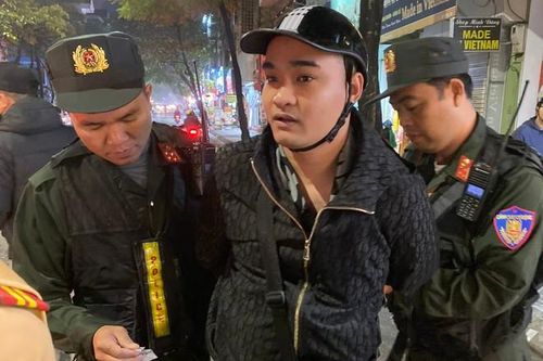Gặp cảnh sát, nam thanh niên tự giao nộp ma túy