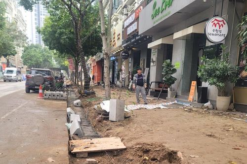 Hà Nội: Đến hạn yêu cầu tạm dừng thi công, phố Trần Văn Lai vẫn ngổn ngang, nhếch nhác