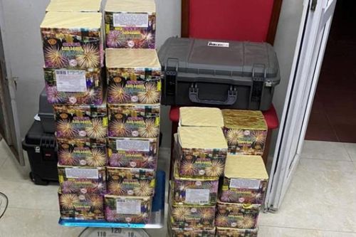 Bắt quả tang đối tượng buôn bán trái phép 58kg pháo hoa nổ