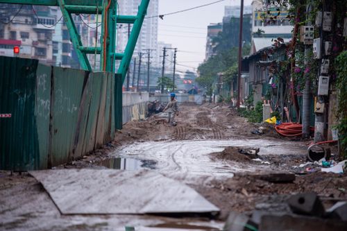 Con đường dài 2,1 km thi công 20 năm vẫn chưa xong ở Hà Nội