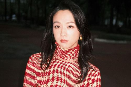 Burberry mời Thang Duy, Loewe chế tác ngọc bích cho BST Tết