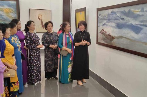 Họa sĩ Lê Thư chào năm mới qua sắc màu Nghệ Du
