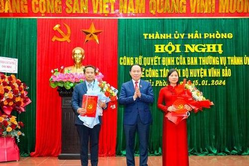 Bổ nhiệm Vụ trưởng, Giám đốc Sở, chỉ định Bí thư Huyện ủy