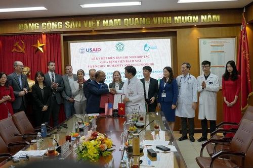 Hoa Kỳ hỗ trợ Bệnh viện Bạch Mai cải thiện chăm sóc bệnh nhân đột quỵ