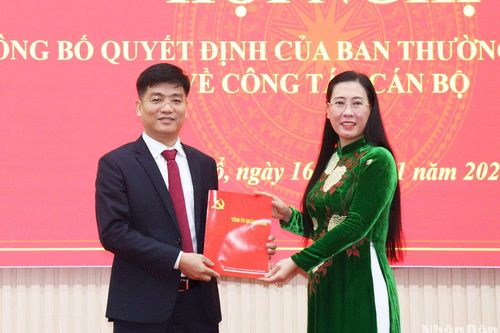 Tỉnh ủy Quảng Ngãi công bố Quyết định chuẩn y chức vụ tân Bí thư thị xã Đức Phổ
