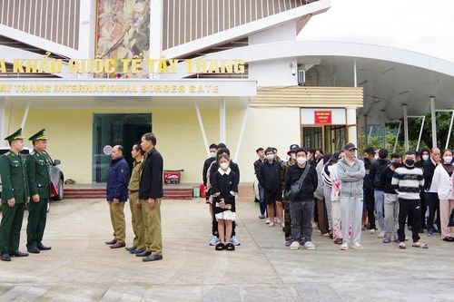 Điện Biên tiếp nhận 69 công dân do Lào trao trả qua Cửa khẩu quốc tế Tây Trang
