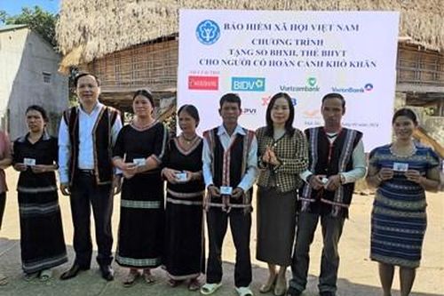Món quà thiết thực đối với người nghèo