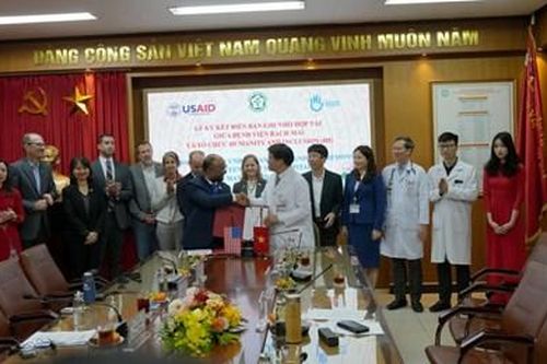 Mỹ hỗ trợ Bệnh viện Bạch Mai cải thiện chăm sóc đột quỵ tại Việt Nam