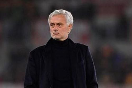 HLV Jose Mourinho rời AS Roma
