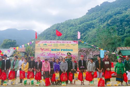 Vui Tết sớm trên biên cương Hướng Lập