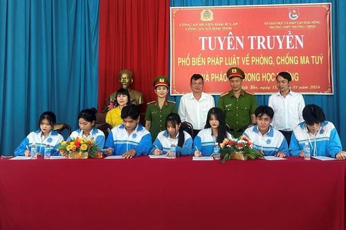 Công an xã Đắk Wer tăng cường phòng ngừa vi phạm về pháo nổ dịp Tết