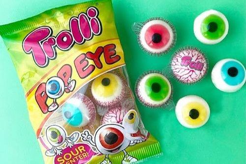 Cháu bé hôn mê sau khi ăn kẹo dẻo bán ở cổng trường